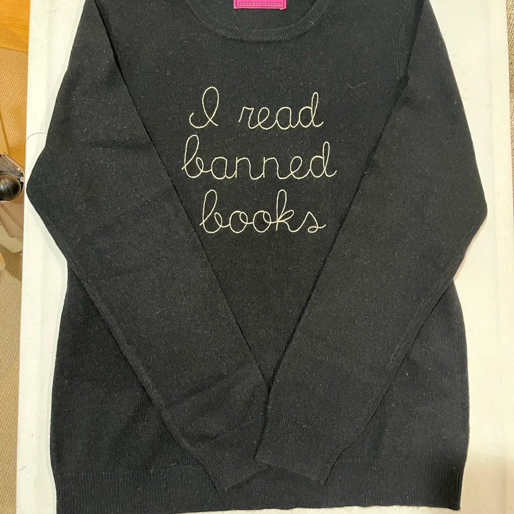 100% cashmere embroidered with I read band books - Picture 2 of 2